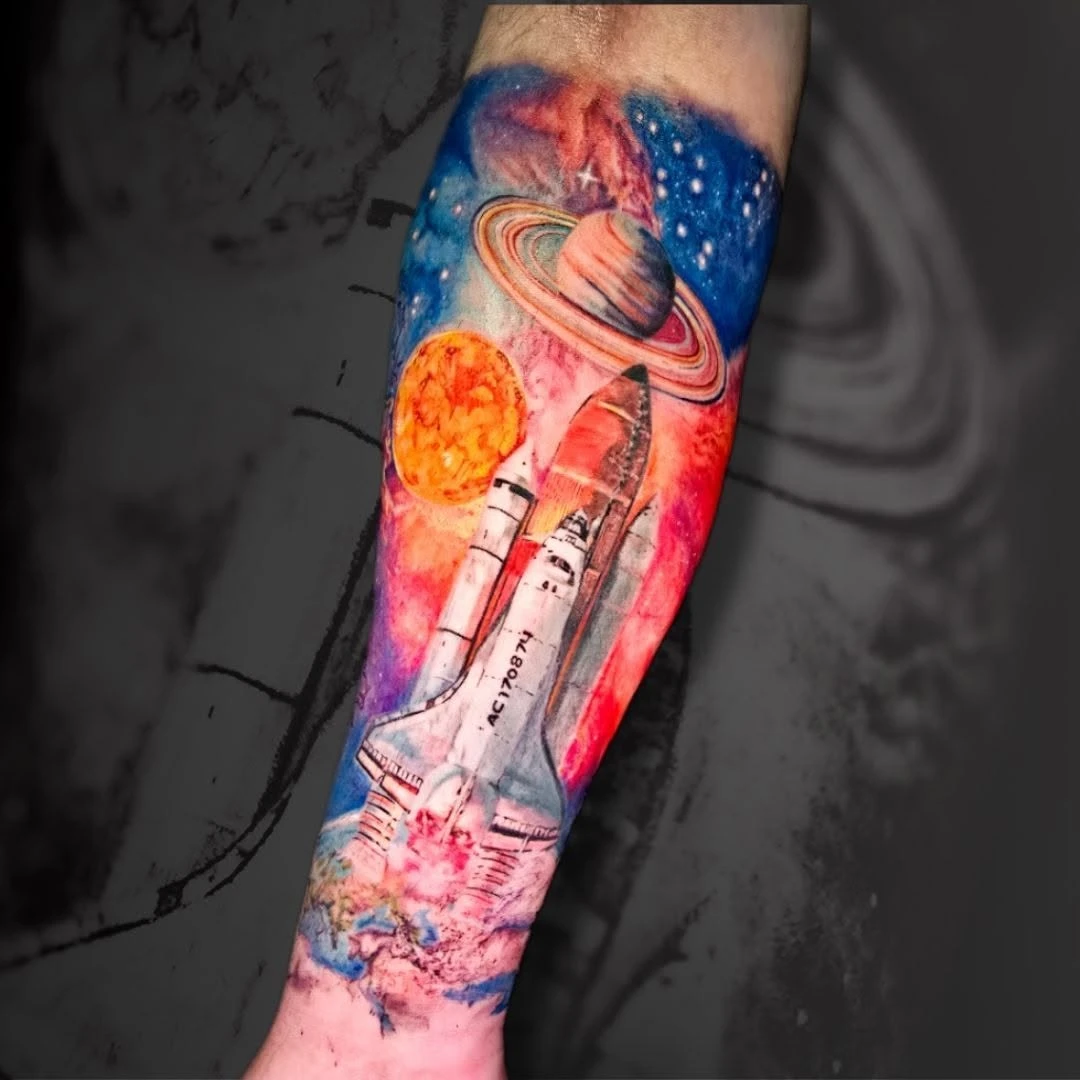 Chaque étoile de ce tatouage honore le passé.