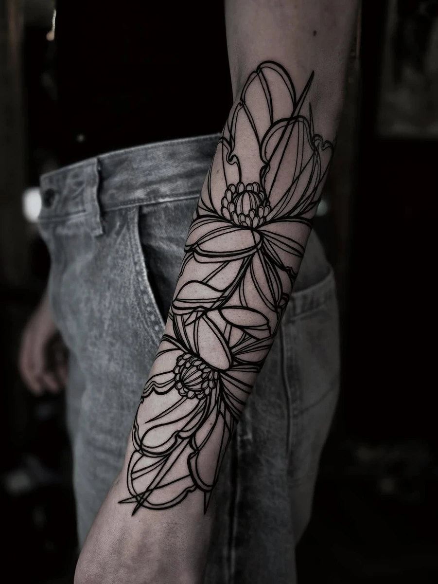 Avant-bras floral pour Nora ✍🏼 réalisé à @artefact_tattoo_ 📍Angers