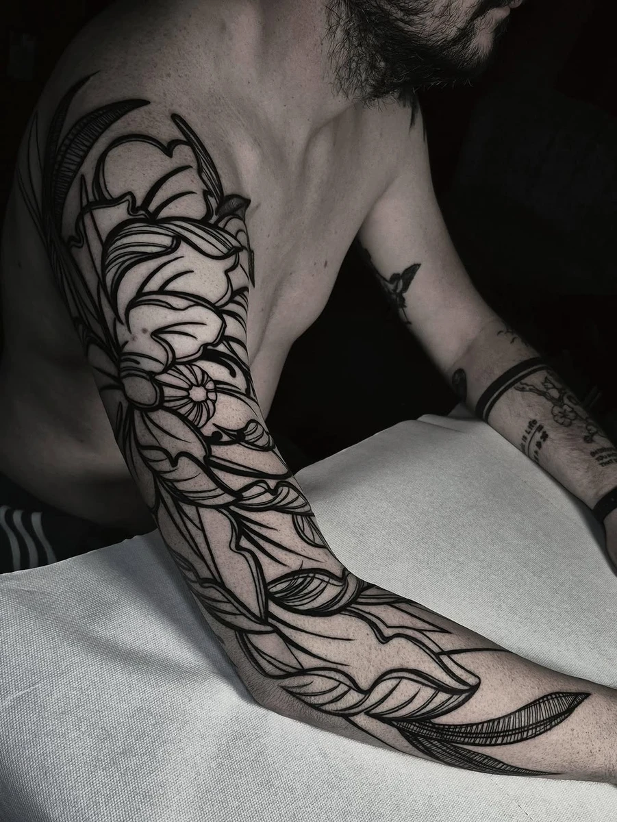 Merci à toi d'avoir adopté ce projet ✍🏼 tatouage bras floral @artefact_tattoo_