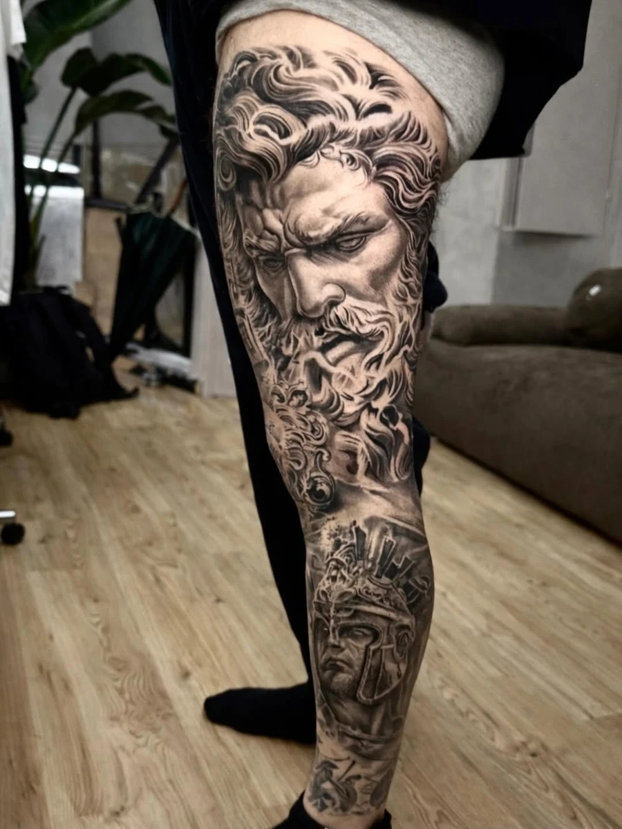 Petite guibole de @fafa_0642 — quelques heures, de la patience et de la confiance, et on obtient un tattoo qui tiendra bien dans le temps.