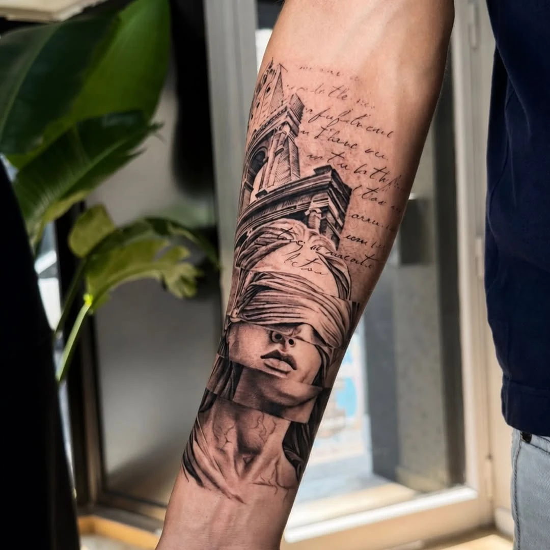 Merci @morti1208 de me confier ton deuxième bras 🙏 première séance, thème grec. Projets noir et gris.