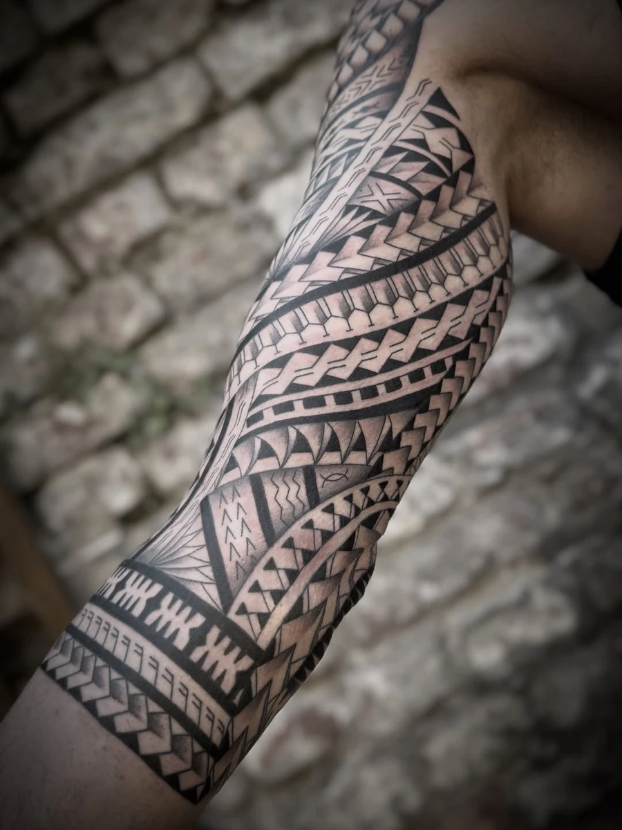 Freehand — tatouage polynésien samoan.