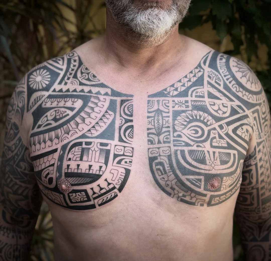 Sur papa Claude 😄 tatouage polynésien marquesien (Te Patu Tiki).