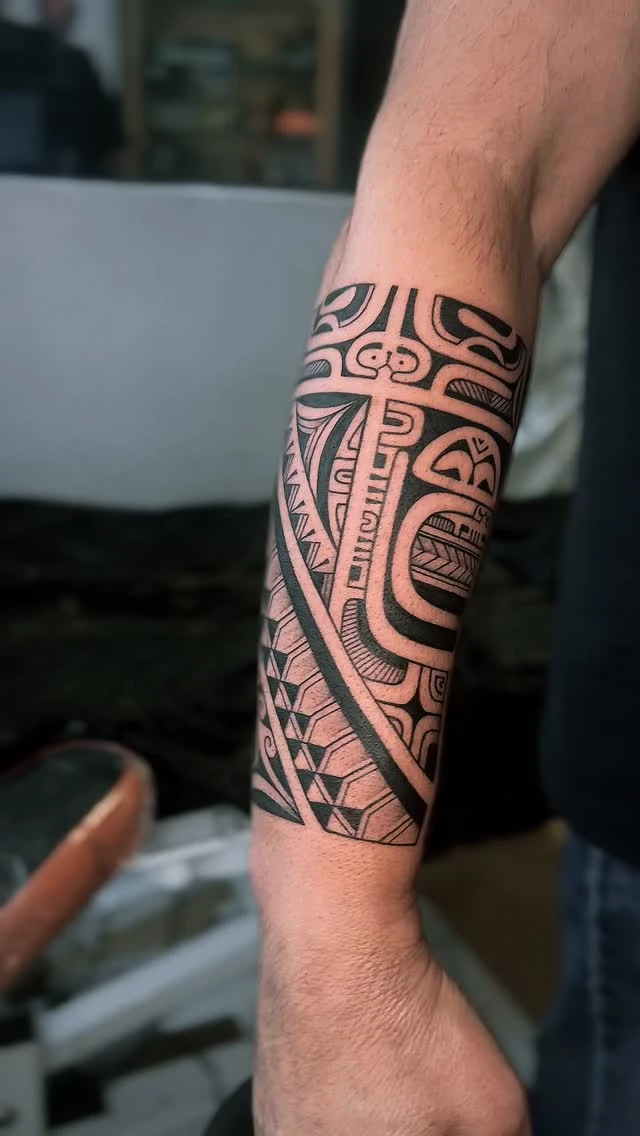 Tatouage polynésien — patutiki (Te henua enana, Ua-Pou).