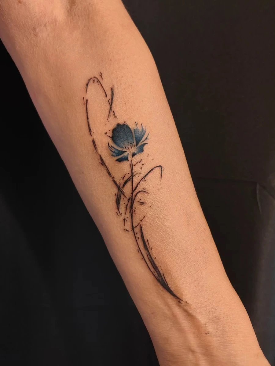 Projet perso : petit projet floral et abstrait, fin et doux 🌸 Merci à ma cliente pour sa confiance.