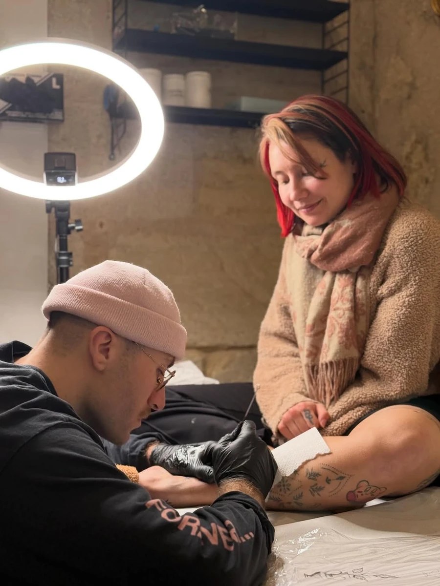 Le premier handpoke de @288sample.ttt, merci pour ce tattoo incroyable 🫶🏻