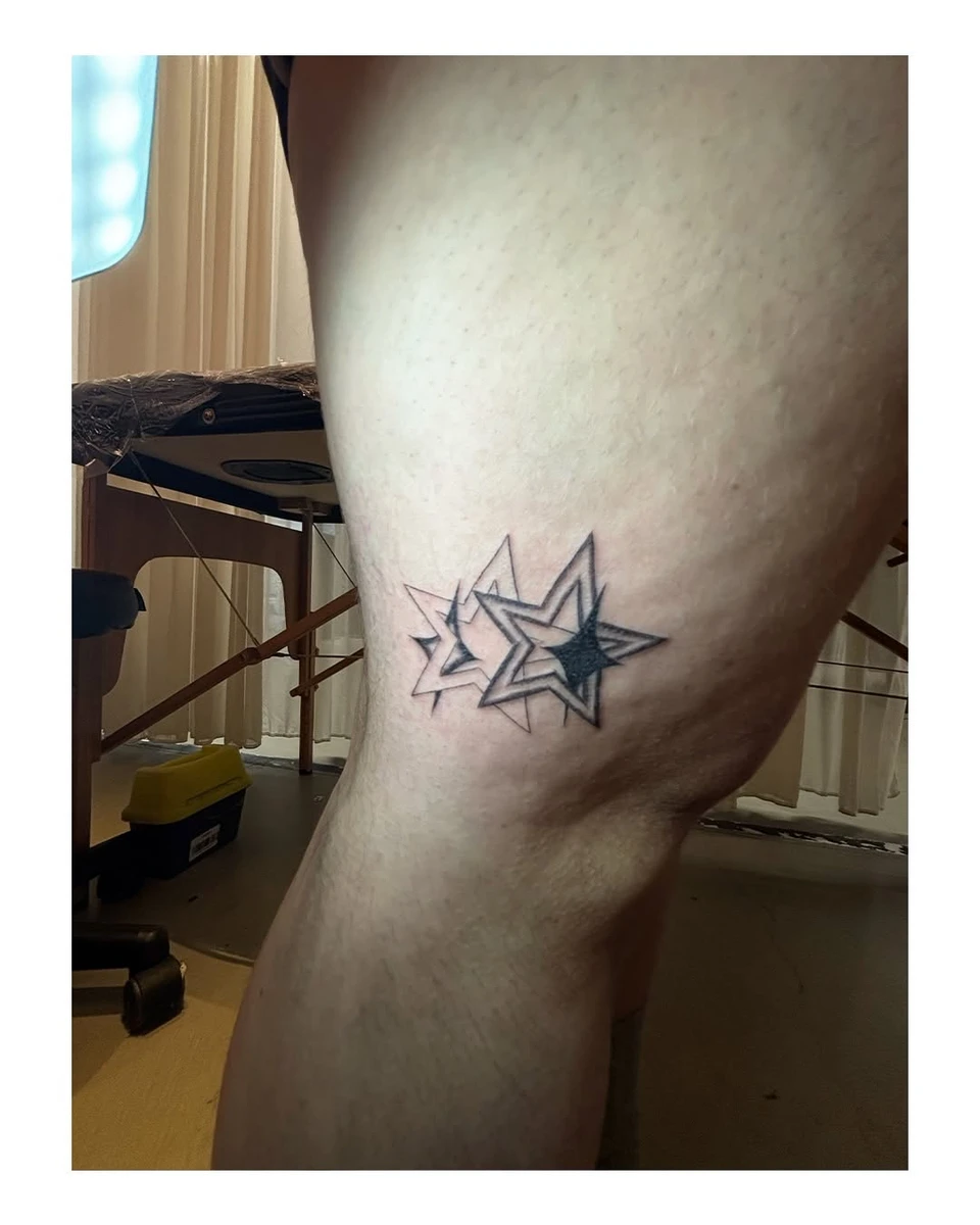 Des bébés tattoos, un lot d'étoiles réalisés en avril/mars, et un petit tattoo en commun mère/fille 🫶