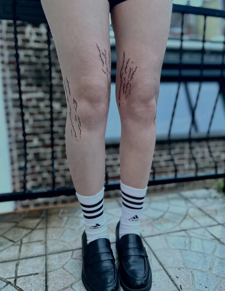 Fausse symétrie abstraite à partir du pelage des deux chats de Julie 🐈 motifs créés en reprenant les zébrures sur leurs têtes.
