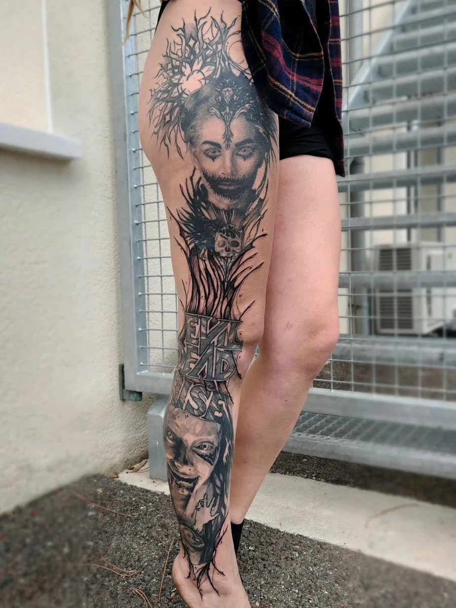 Raccord graphique genou et pied entre mon portrait (cuisse cicatrisé 2 ans) et un tattoo mollet. Merci pour ta confiance !