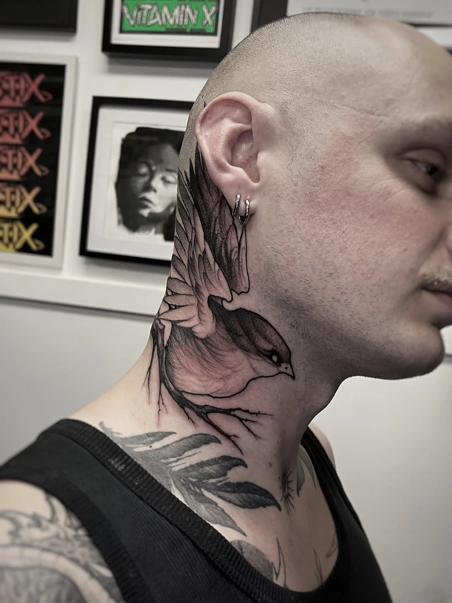 Tatouage réalisé sur le cou de @elwish.tt. Encore merci pour ta confiance et ta patience !