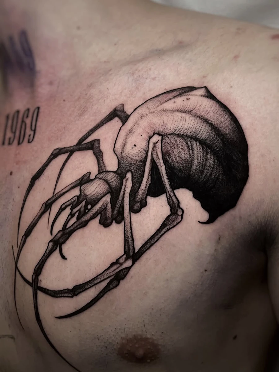 Première étape pour ce projet de tatouage sur le pectoral pour Lucas ! Merci pour ta confiance !
