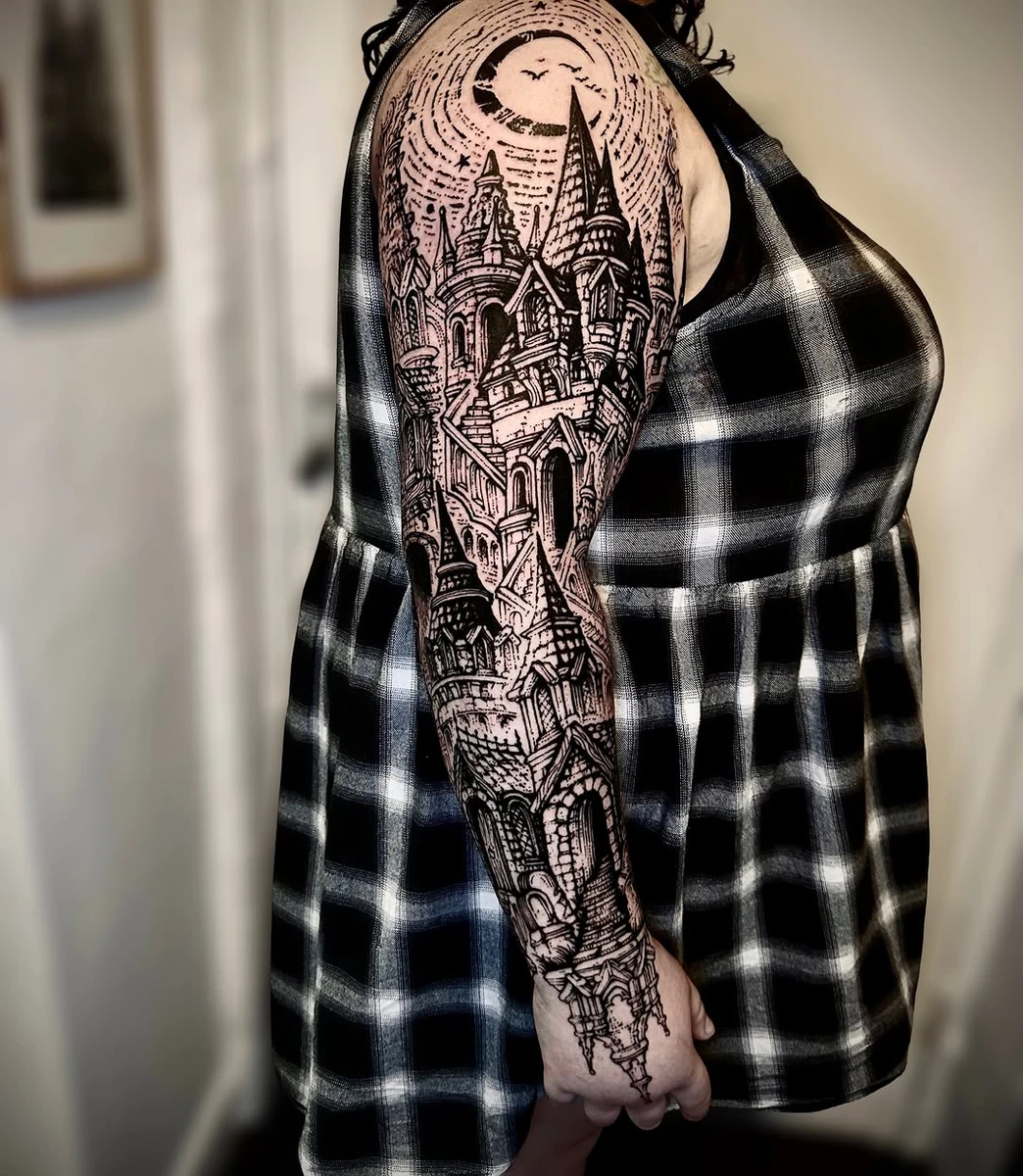 3 days one arm freehand pour Mélanie. Thx you so much for your trust! Done at @frozentattoosnantes