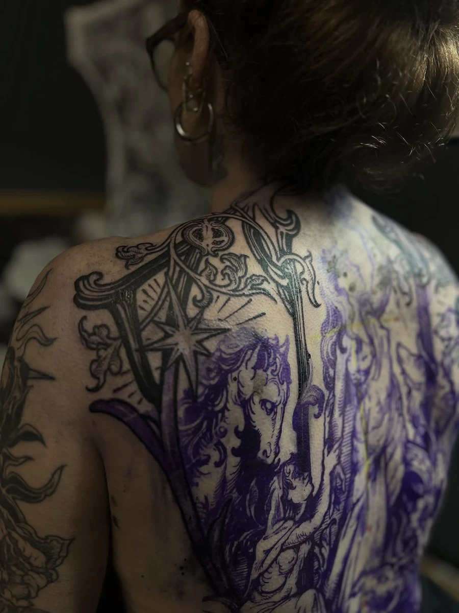 Début de dos avec Zoé. @arcanesansnom.tattooshop