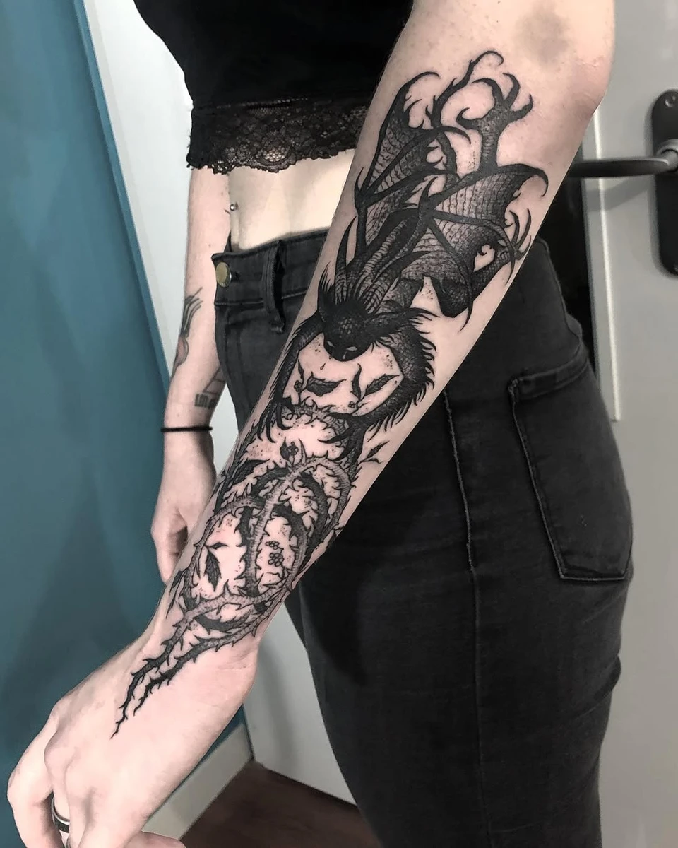 Brambles tears — tatouage dotwork dark medieval