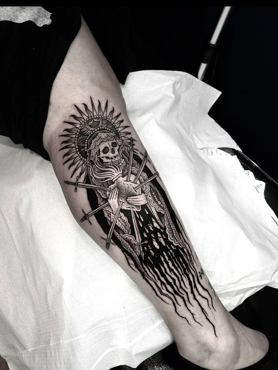 Crâne, squelette, sacred heart — flash adopté, dark medieval