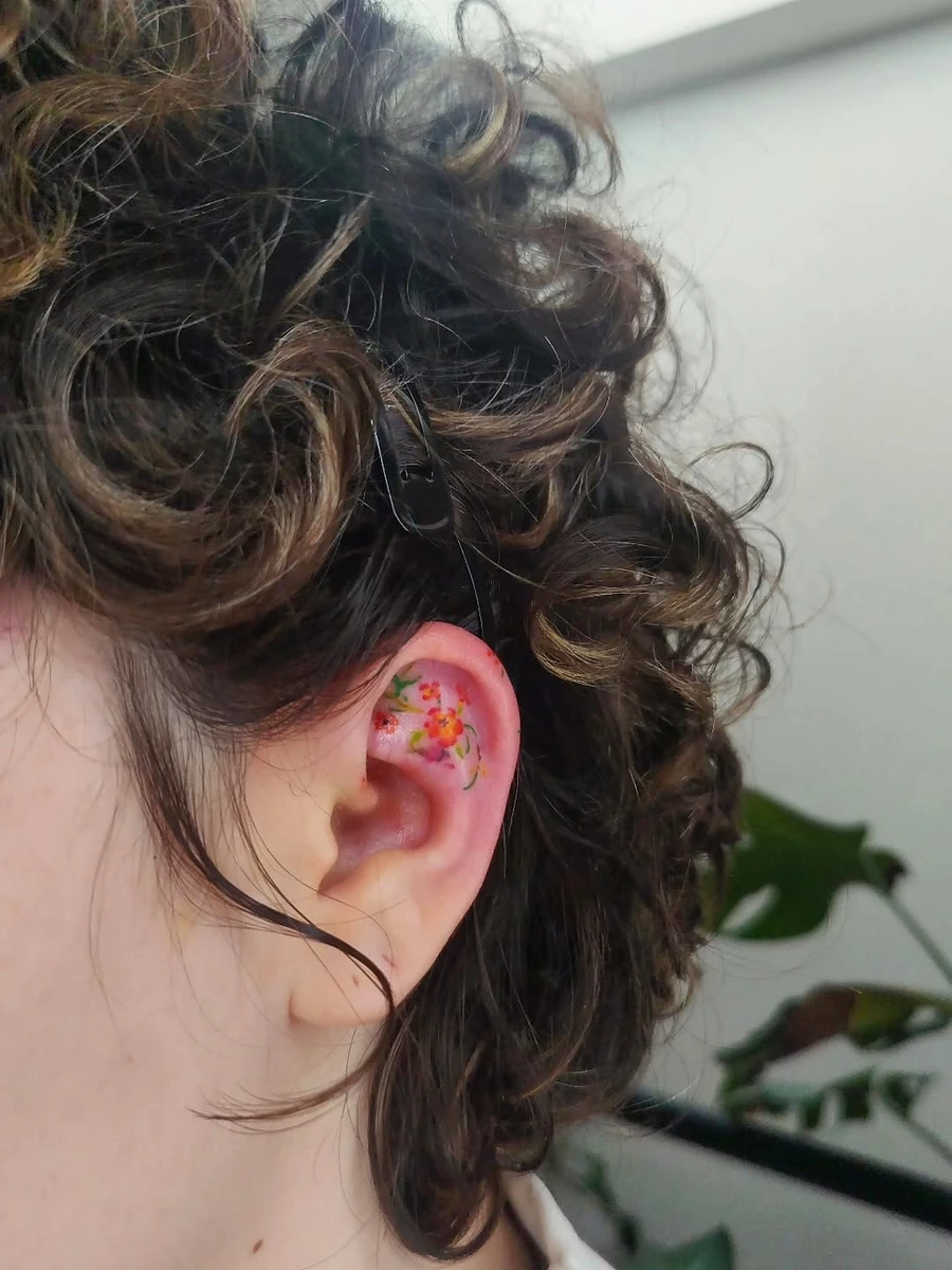 Bijoux d'oreille fleurie. Fait en guest chez @koko.brussels