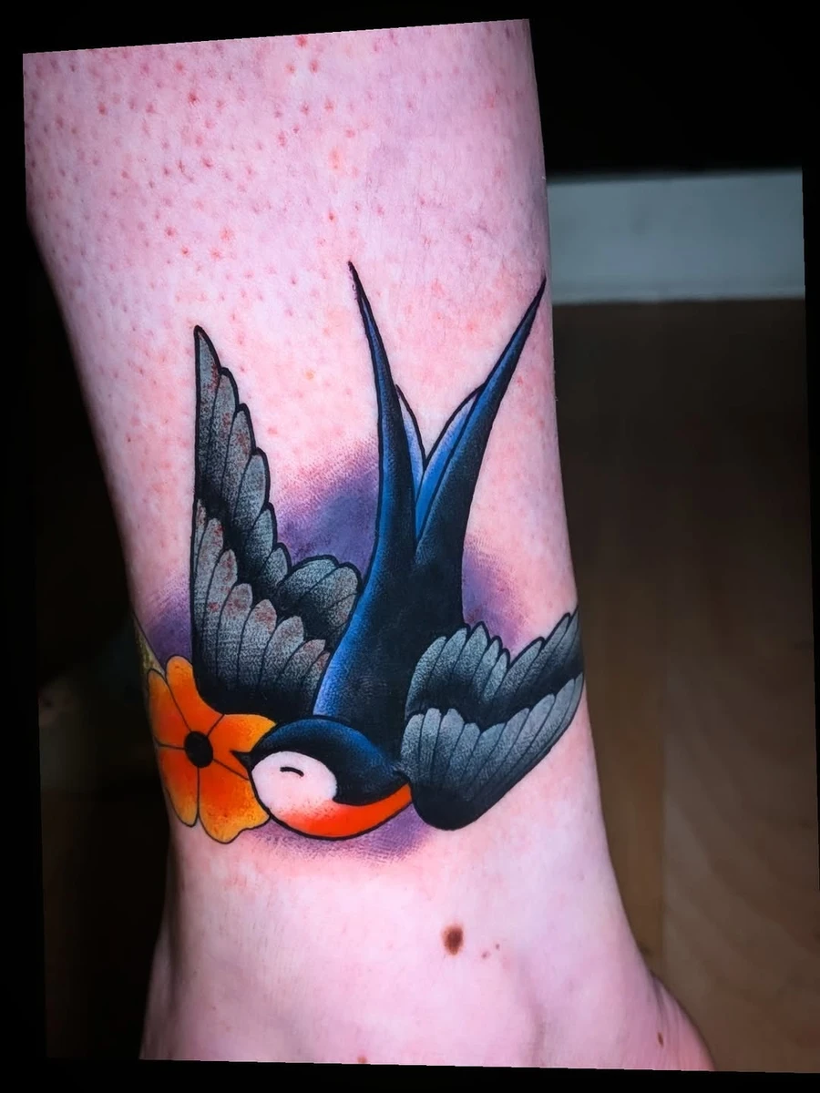 Un petit cover pour Véronique, merci de m'avoir confié ce projet bien sympa 🙏 #hirondelle #oldschool #coverup #recouvrement