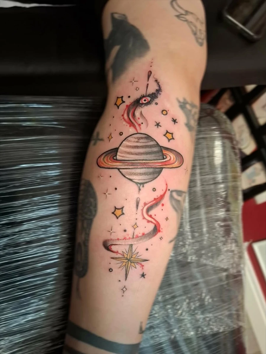 Cosmic / psychedelic Filler pour une cliente de longue date, merci à elle! #chalonsenchampagnetattoo #psychedelic #tattoo #tatouagemagazine #saintmemmie @rockin_needles_tattoo