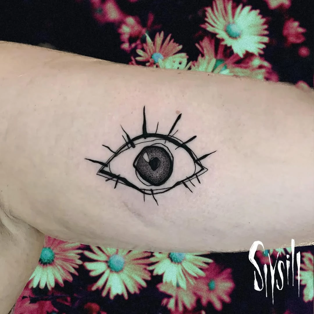 Petit œil choisi par Anaïs lors d'une journée Flash. Merci à toi de l'avoir adopté :) #oeil #eyetattoo #flashtattoo #tatouage #montpellier #montpelliertattoo #graphictattoo #blackwork