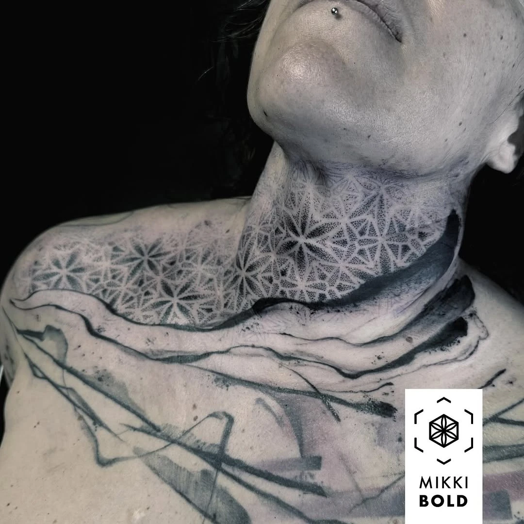 Le cou de Marta (chest par @petit.fantome.tattoo )• Réalisé avec / Done with @vladbladirons @piranhatattoosupplies & @forgedbymeta .⁠ • Renseignements et prise de rendez-vous via le lien en bio #mikkibold #obscurumink #rouen #rouentattoo #tattoo #tatouage #vladblad #vladbladirons #vbiproteam #cheste