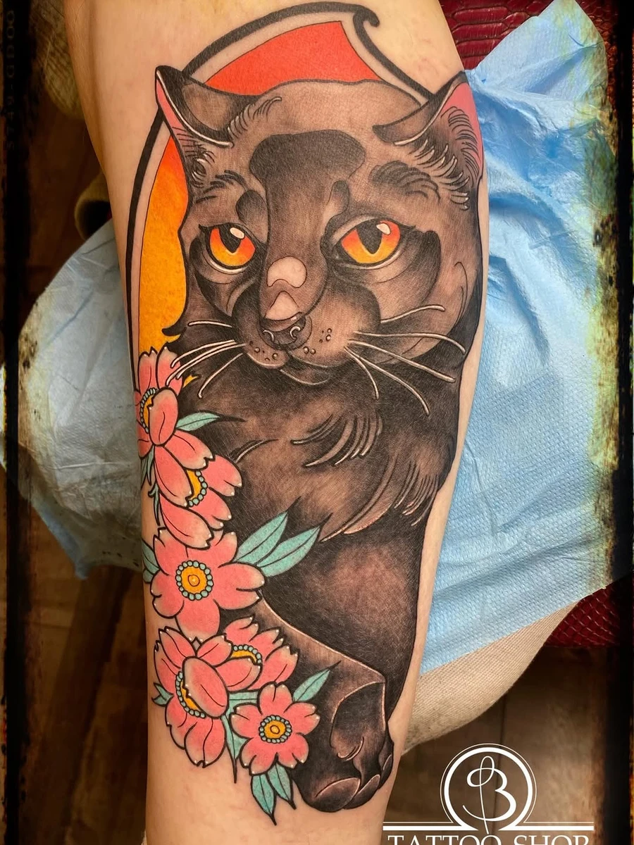 Chat noir neotrad 🐈‍⬛ #frenchtattooartist #catneotraditional #tatoueursarralbe