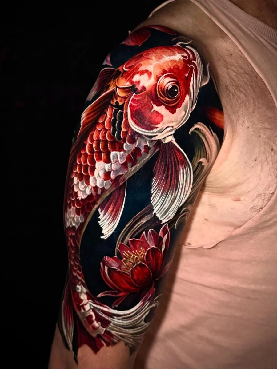COVER Début d'un bras complet avec cette carpe en couleurs. J'ai hâte de continuer ce projet et de vous montrer la suite de la composition. #tattoorealistic #koicarp #tattoocolors #japanesetattoo
