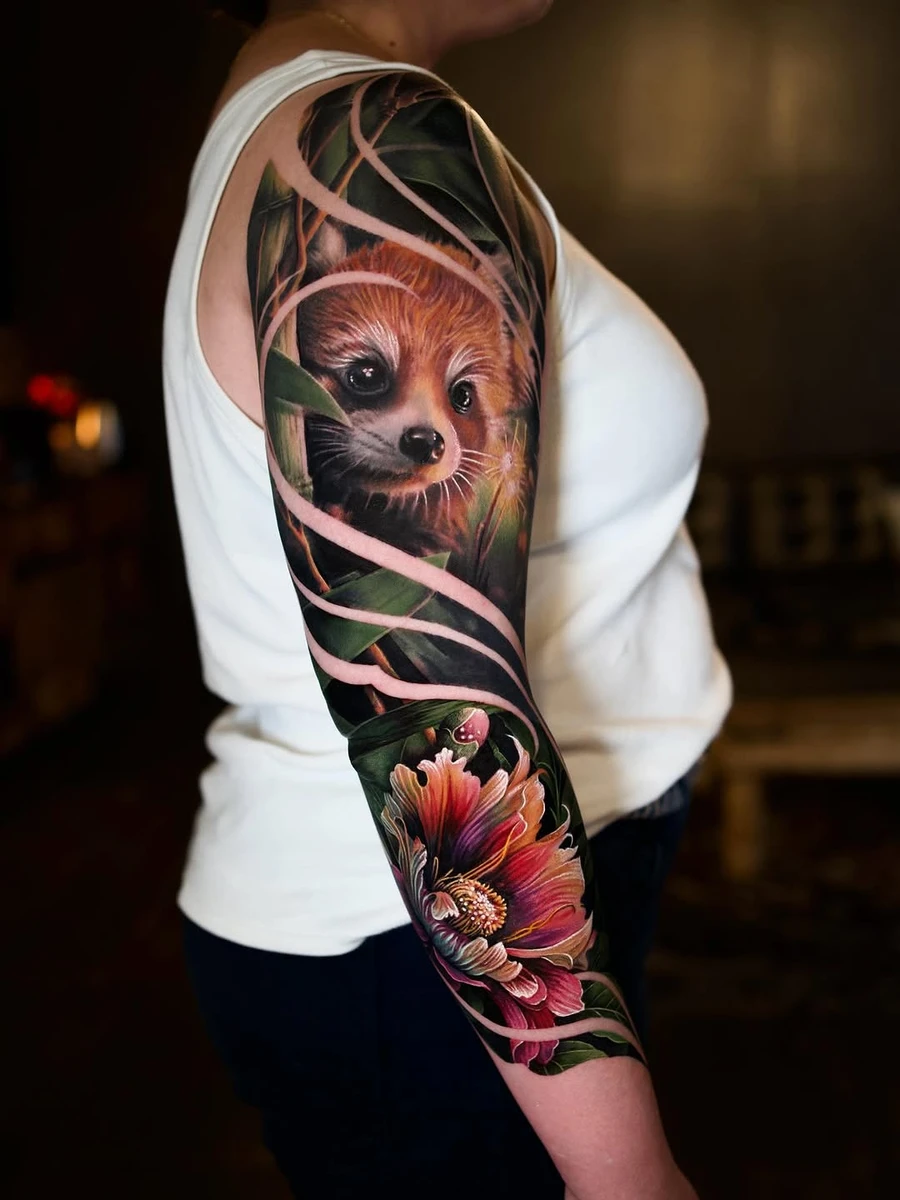 Merci à ma cliente pour sa confiance sur cet extérieur de bras réalisée sur un thème animalier et floral. 🌿 Je suis toujours ouvert à de nouveaux projets dans ce style, n'hésitez pas à me contacter pour en discuter. Avec le soutien de @killerinktattoo @bheppo Crédit photo: @shooby_tattoo #realistar