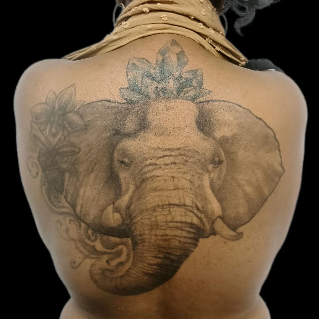 Realisé il y a 9 ans ... #elephant #elephanttattoo #abraxasrun #abraxastattoo @chickentatoo