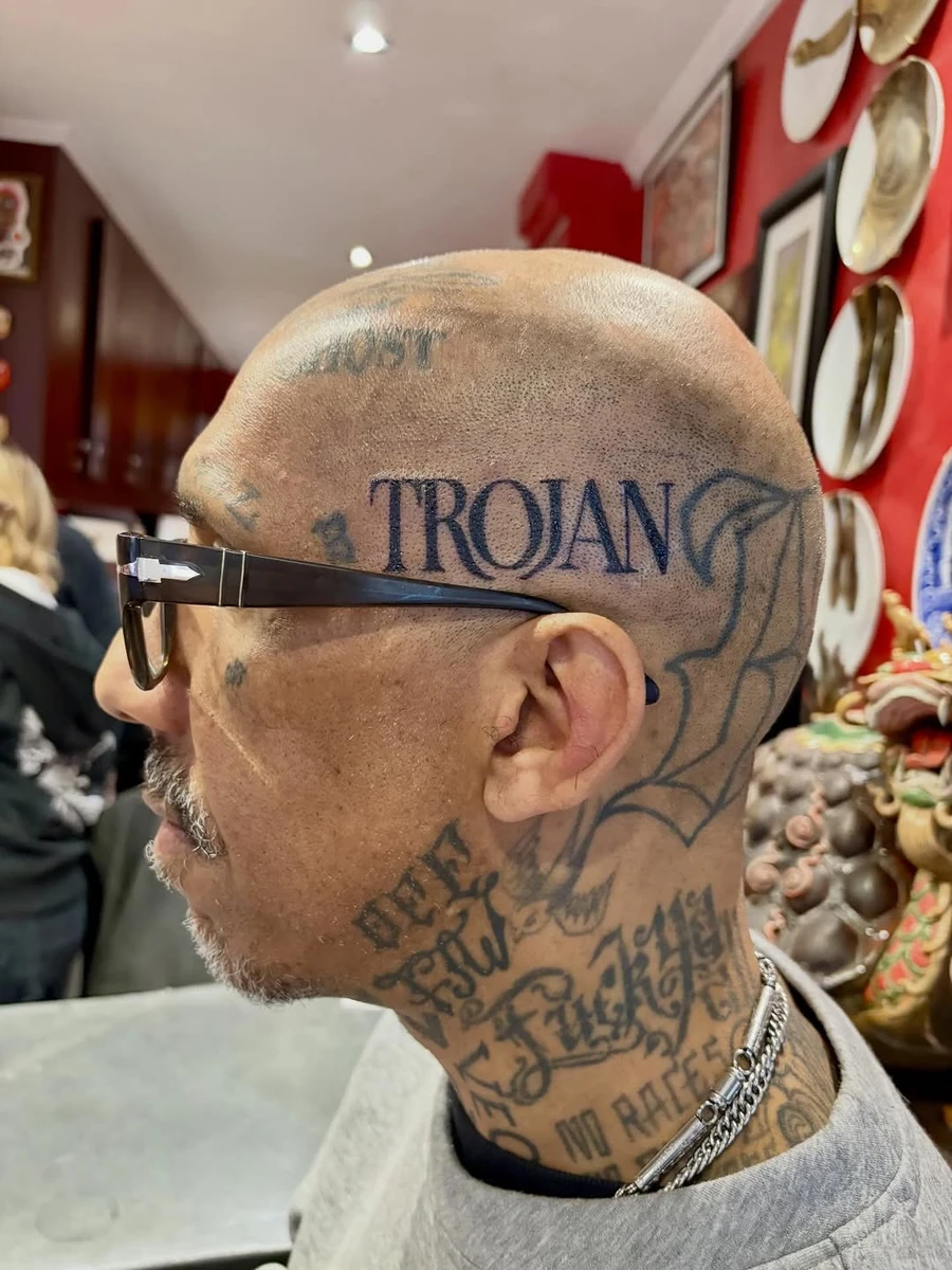 Quel plaisir de te revoir et tatouer @bigred_skz ce lettrage @trojan_records_official fait chez @tin_tin_tatouages @probodysupply