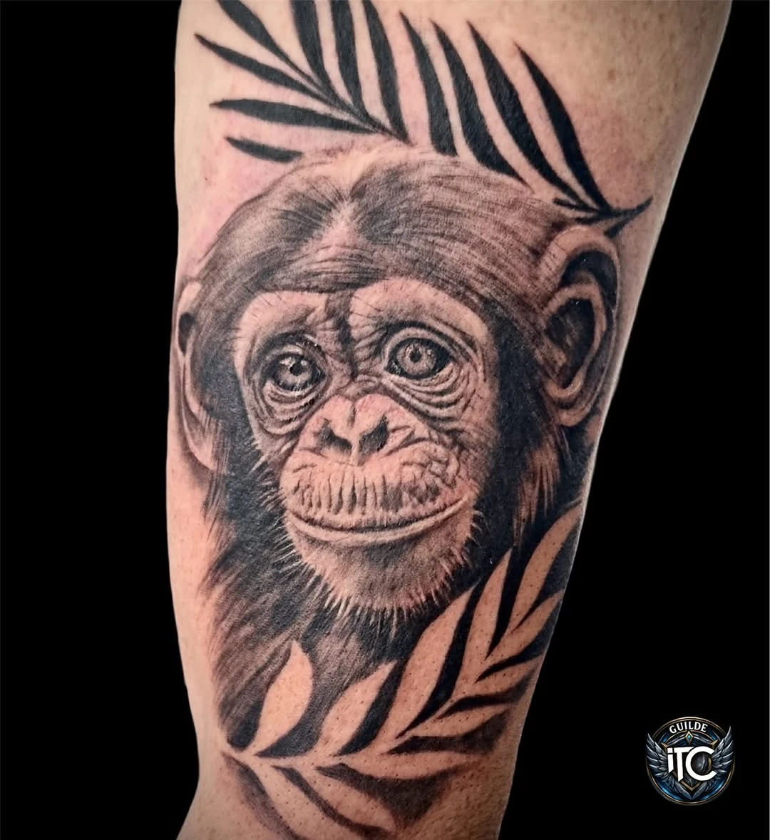 Pour ce portrait animalier détaillé en noir et gris, j'ai travaillé de façon à capturer l'expression de l'animal à travers un jeu de textures et de contrastes afin de retranscrire sa personnalité et son émotion. Je réalise des portraits personnalisés, en mettant l'accent sur l'expression, la profond