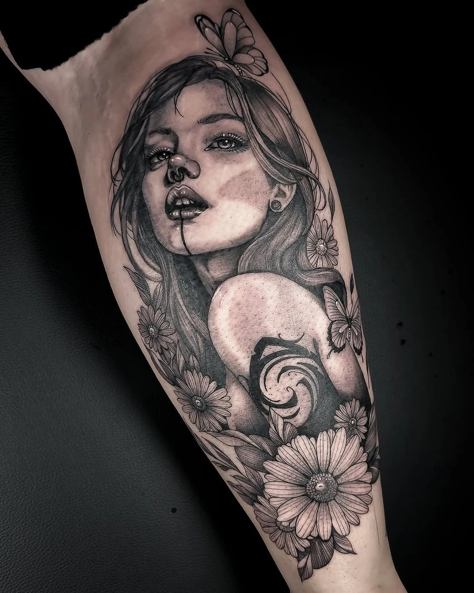WOMAN×FLOWERS * Merci Madison une fois de plus pour ta confiance pour ce projet 🙏 Création et réalisation By Ma-Ste" @le_kiks_tatouage Sponsor: @devilish_tattoo Réalisé avec : @caenjaimemapeau @emalla.official @kwadron @pantheraink @criticaltattoosupply @emalla_france * #tattoo #ink #tatouage #girl
