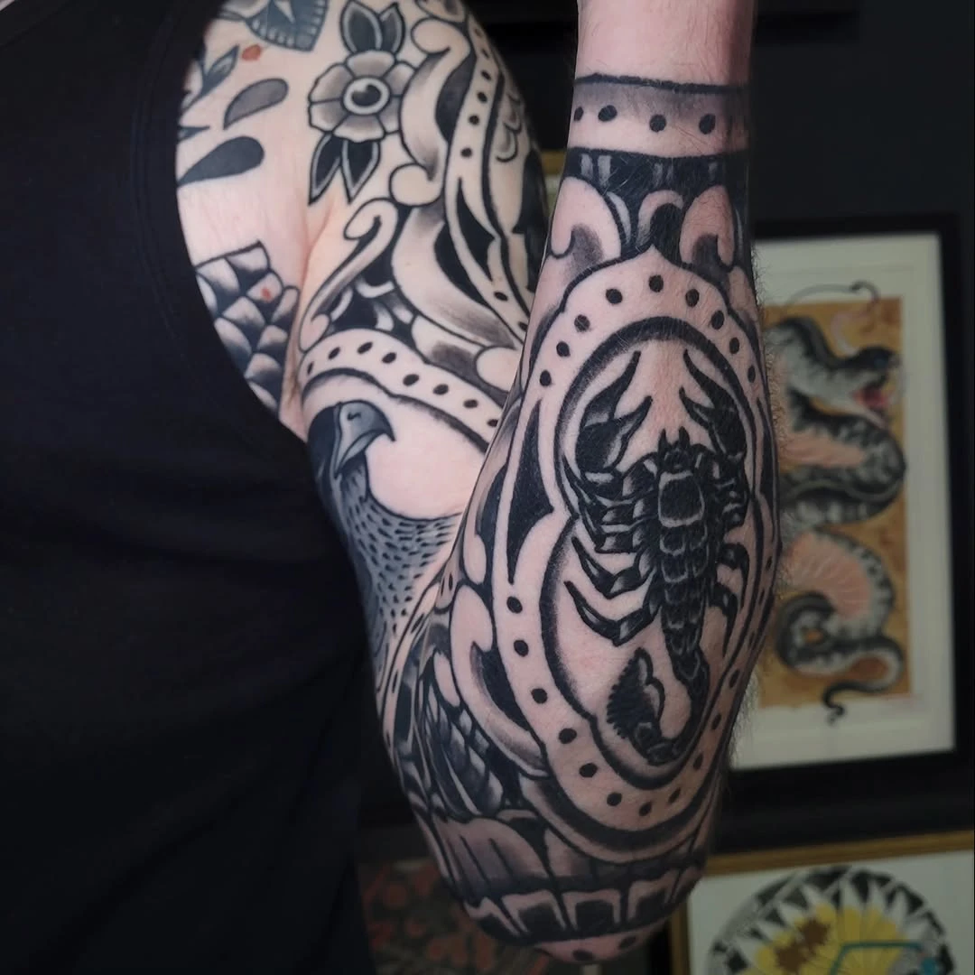 Healed sleeve, we reworked old tattoos ans added more! Swipe to see the before and after... Thank you Sylvain, made at @halfwolftattoo #sleevetattoo #scorpiontattoo #traditionaltattoo #oldschooltattoo #framedtraditionaltattoo