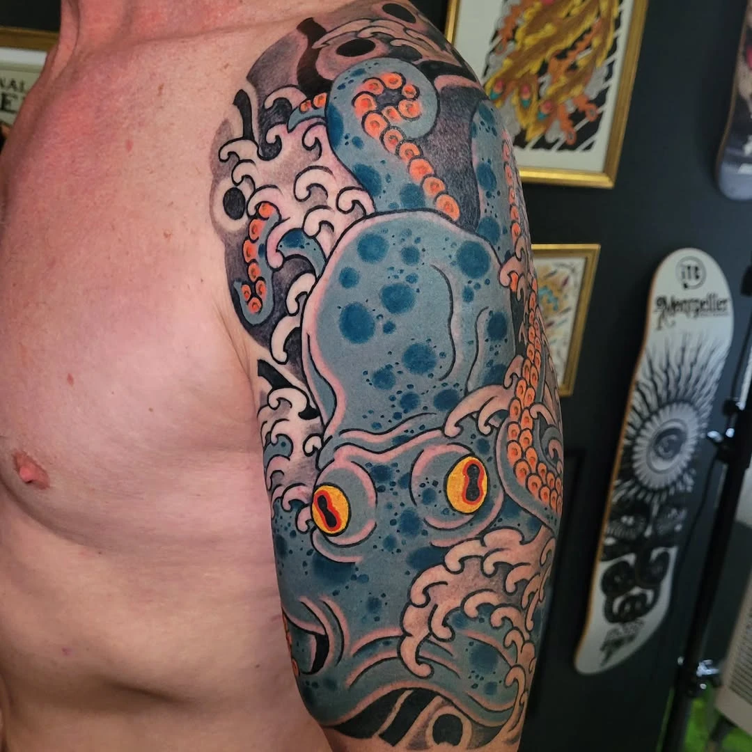 Cover up, swipe to se the before/after. Made at @halfwolftattoo , thank you Arnaud !! #octopustattoo #irezumi #coverup #halfsleeve #octopus