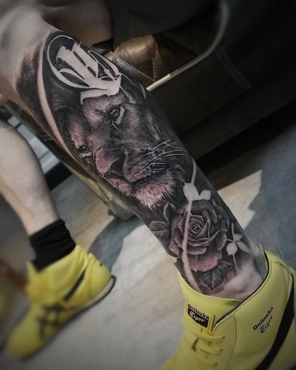 Black and grey lion for a weary strong man @benj_nv 6 hours for work. . . . . Done with @abraxas_tattoo_neuilly @abraxas_tattoo_beaubourg Thanks for support @jctattooglobal @makeuptattoostore @selina.98f #paris #tattooparis #blackink #lion #tattoolion #blackandgrey #blacktattoo #tattoosfrance #franc
