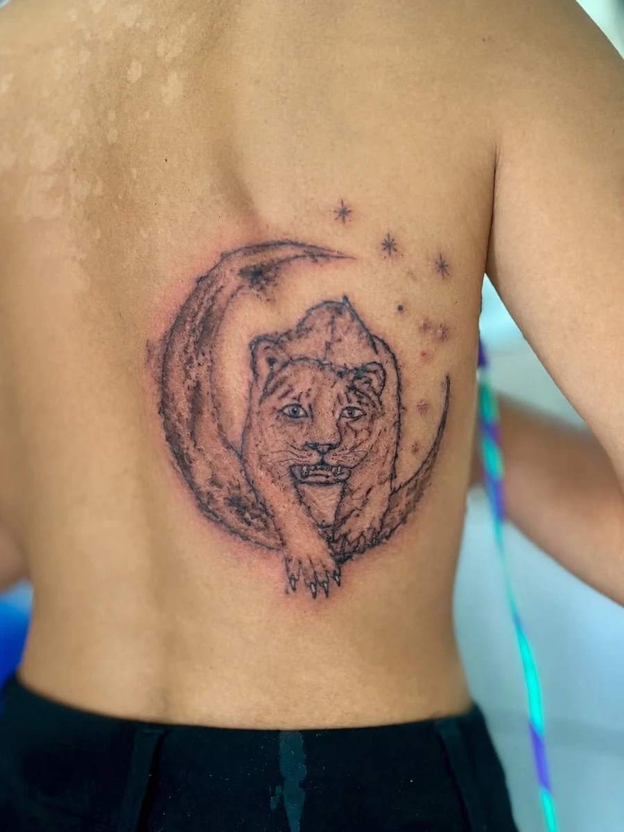 L I O N N E ➡️ swipe ça bien quand même 😎 Petit projet Banger ! Merci pour la confiance . Trop cool à réaliser ! #tattoo #tatouages #974tattoo #lionesstattoo #inked