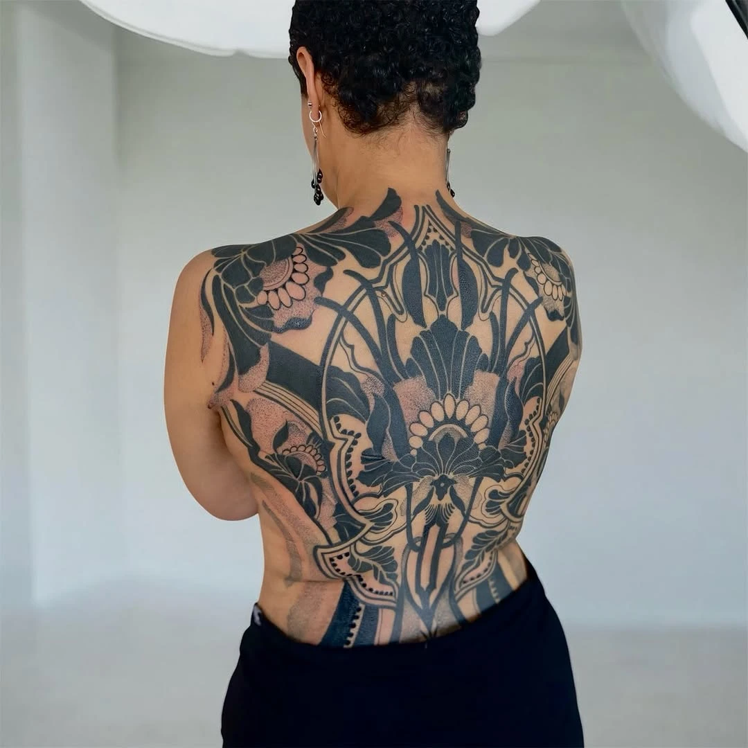 Projet floral de dos. Merci Marianne pour ta confiance.