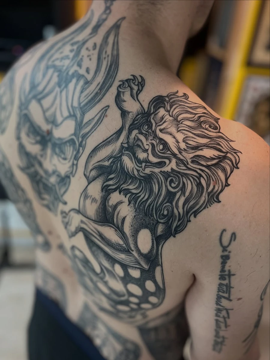 Le dos en cours d'Antoine, un de mes plus fidèles clients. Merci.