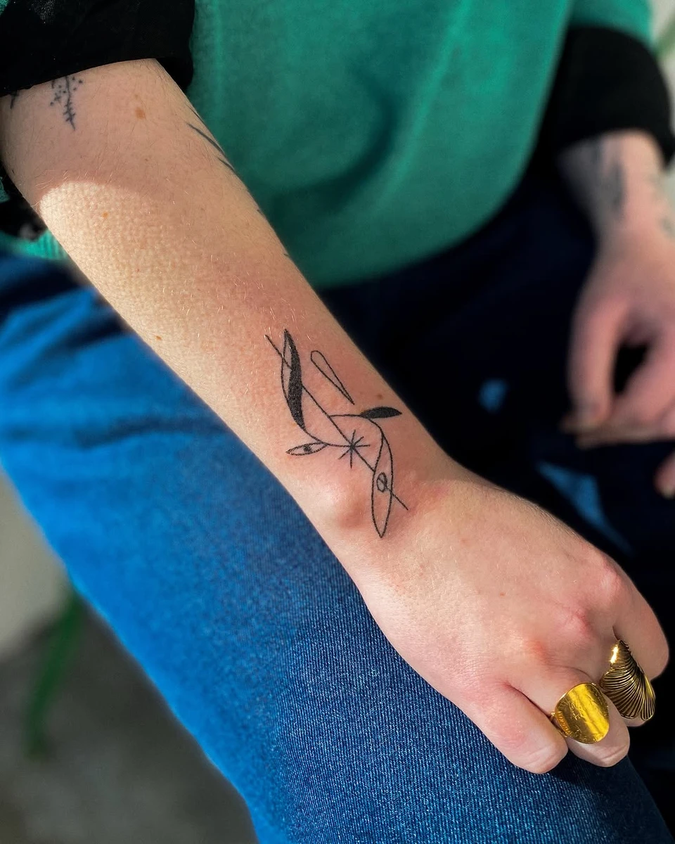 Pour Léa ✨ merci ! 🌿 Tattoo handpoke, point par point, réalisé à Bordeaux.