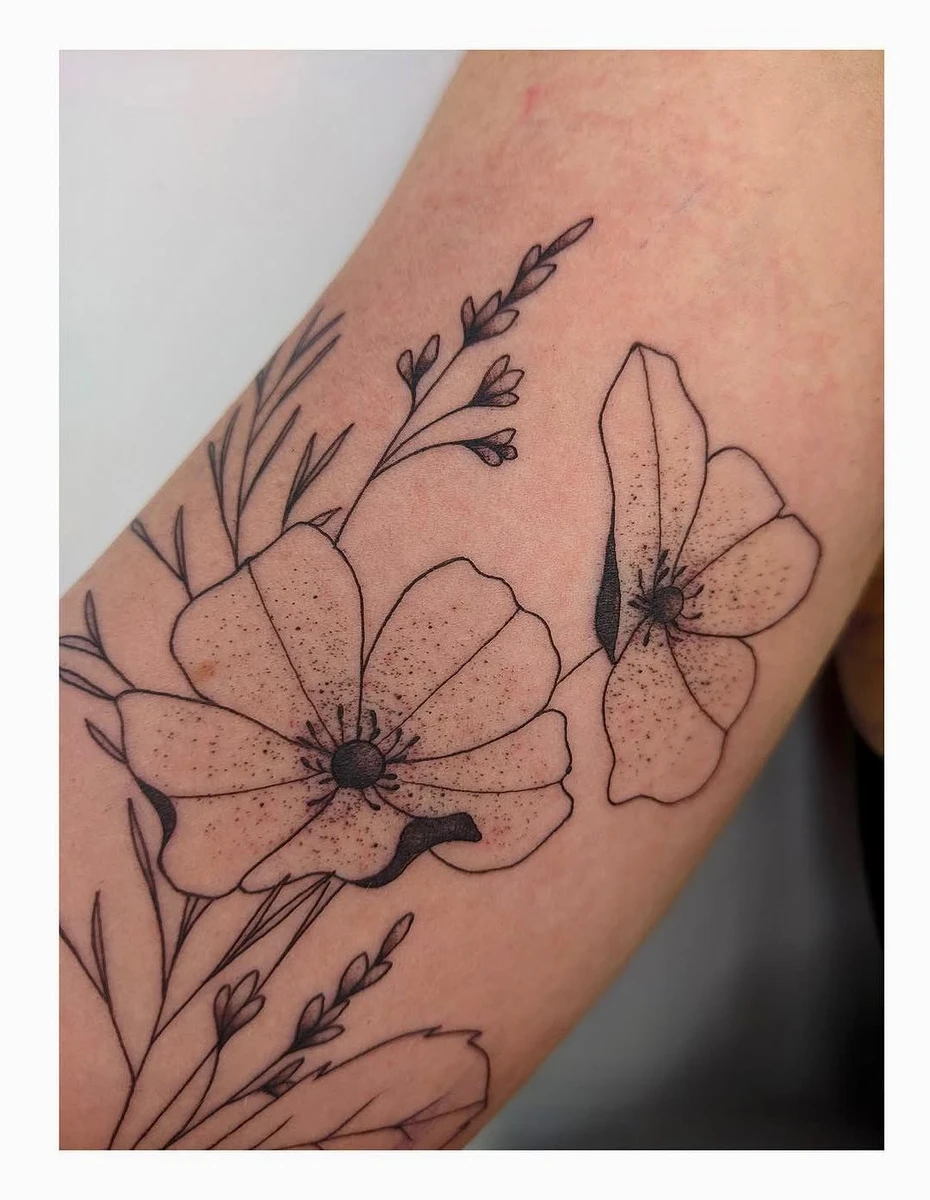 Portfolio de Tatoueuse - NOIRE De LIGNE