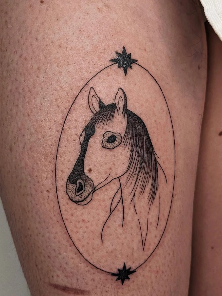Portfolio de Tatoueuse - NOIRE De LIGNE