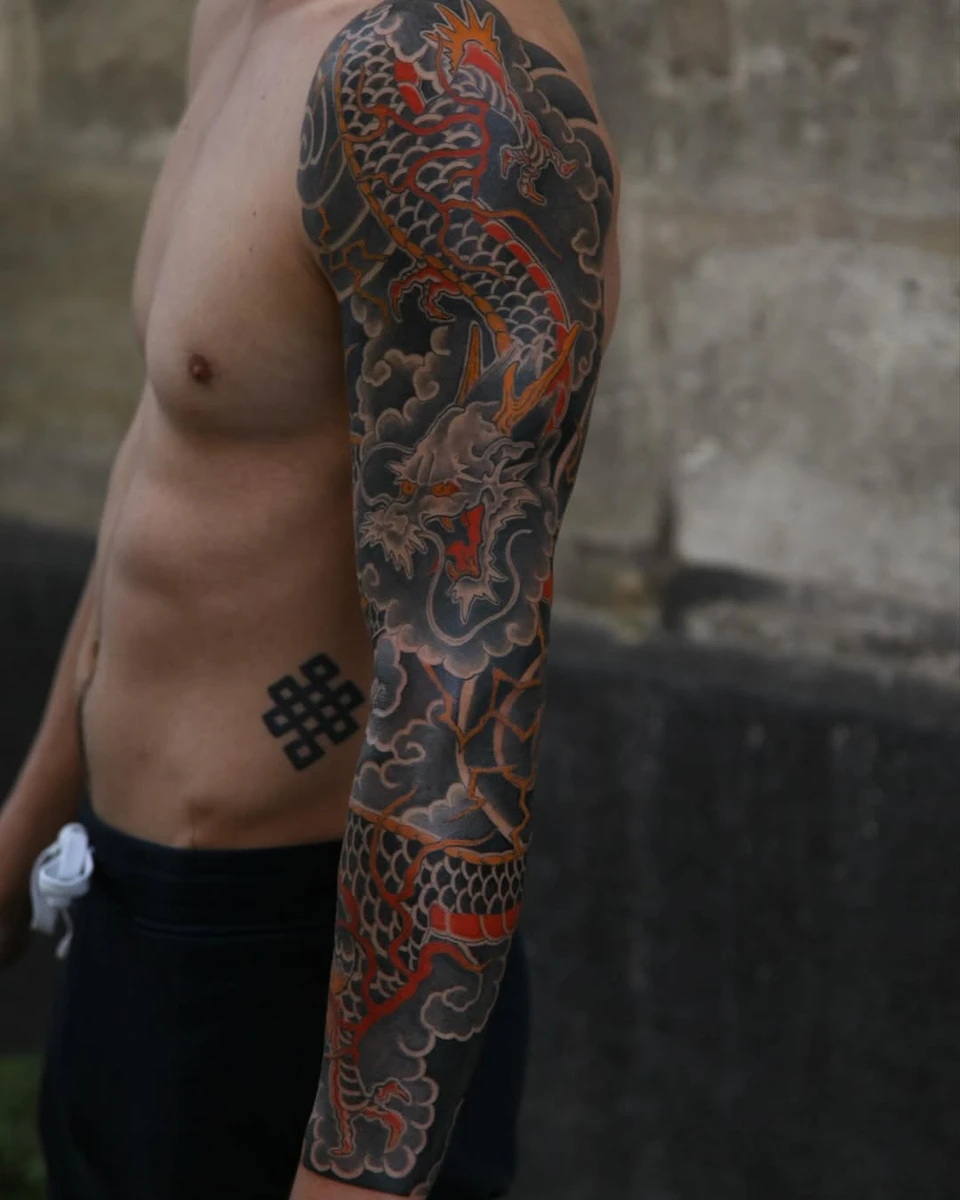 Full sleeve dragon japonais. Plus d'une dizaine de sessions pour Yael, merci de ta confiance.