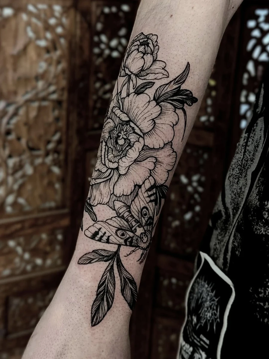 Peony x Moth. Merci beaucoup Camille pour ce projet et ta confiance renouvelée ✨