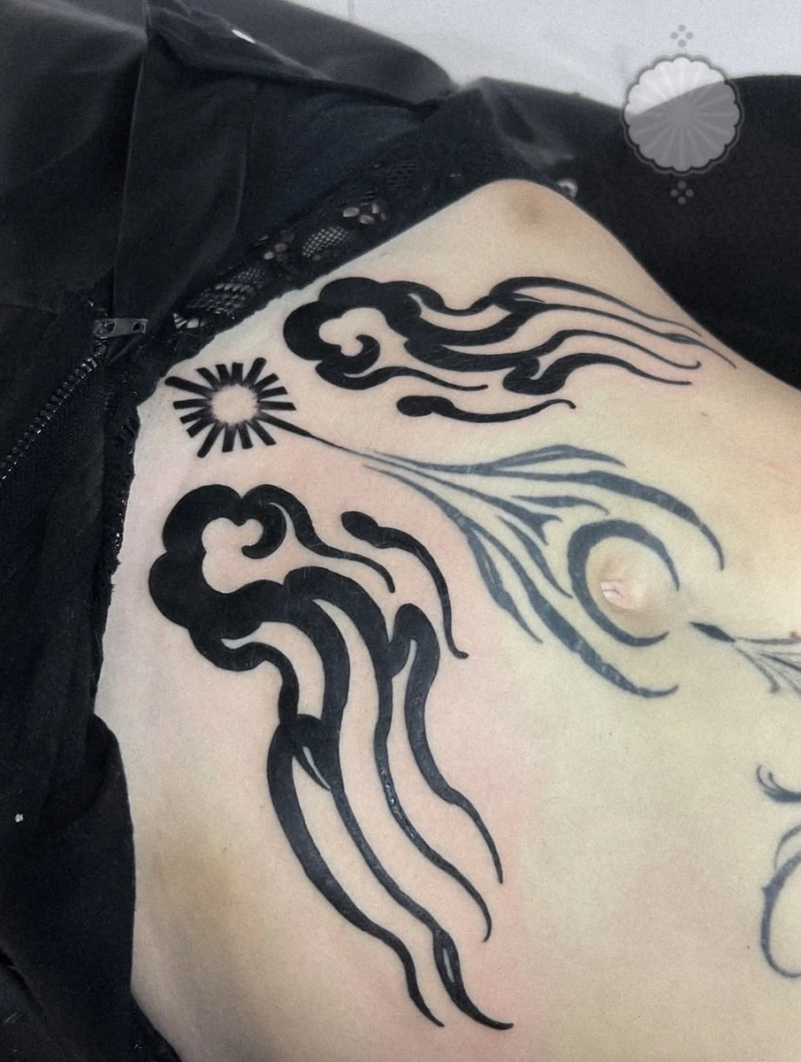C'était trop cool, merci à ma cliente ❤️‍🔥 Le motif autour du nombril n'est pas de moi ✨